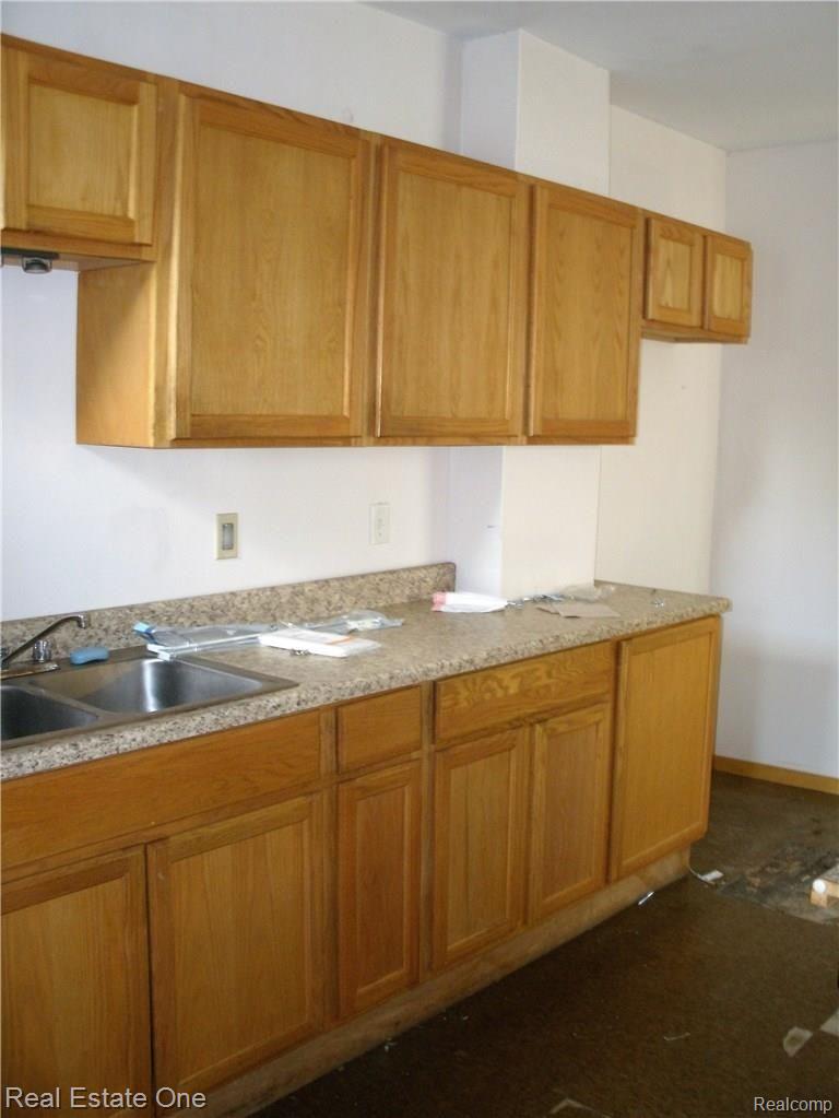 196 Summit Street River Rouge, MI 48218 - Photo 10 of 59 GEDC0174.JPG