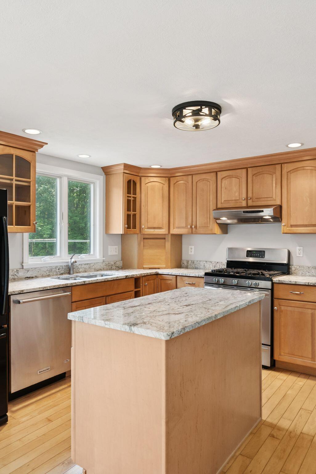 109 Hearn Road Saco, ME 04072 - Photo 9 of 41 47_DSC09826