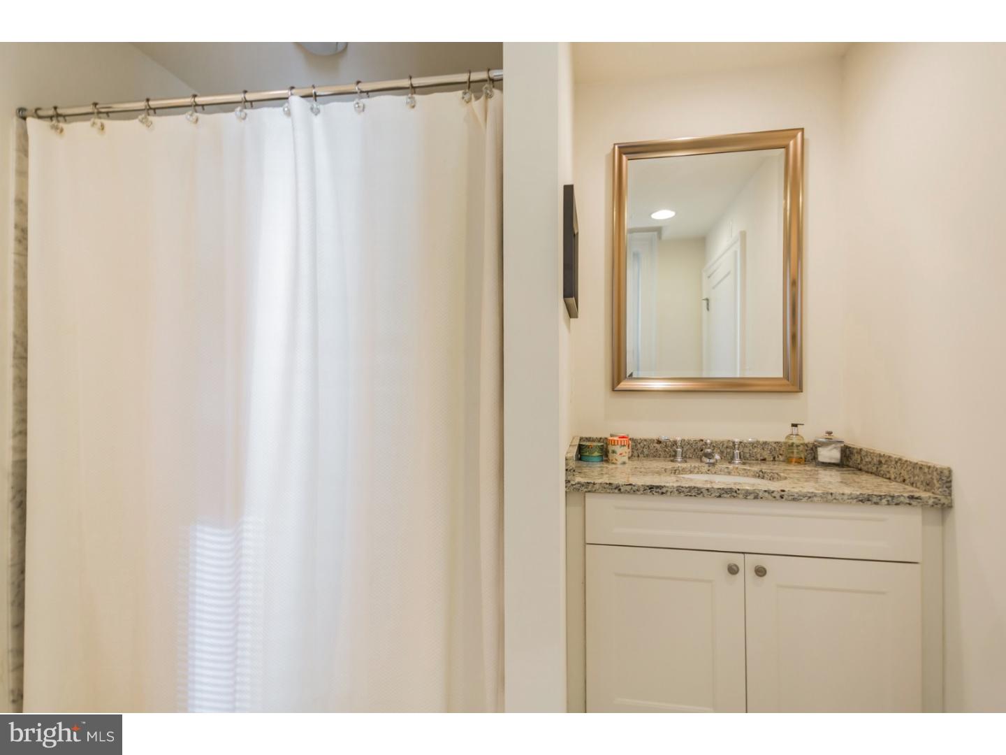 1811 Chestnut Street, Unit 701 Philadelphia, PA 19103 - Photo 19 of 25