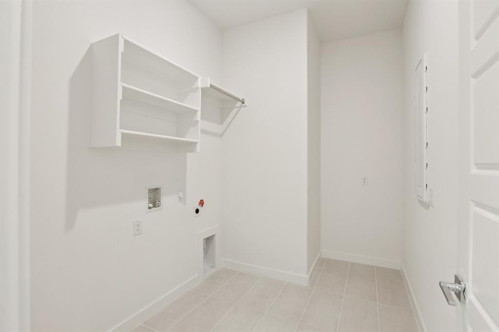 1904 Palmetto Road Celina, TX 75009 - Photo 28 of 32 a view of an empty walk in closet