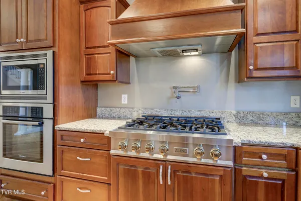 $1,075,000 | 405 Heather View Drive, Jonesborough, TN 37659