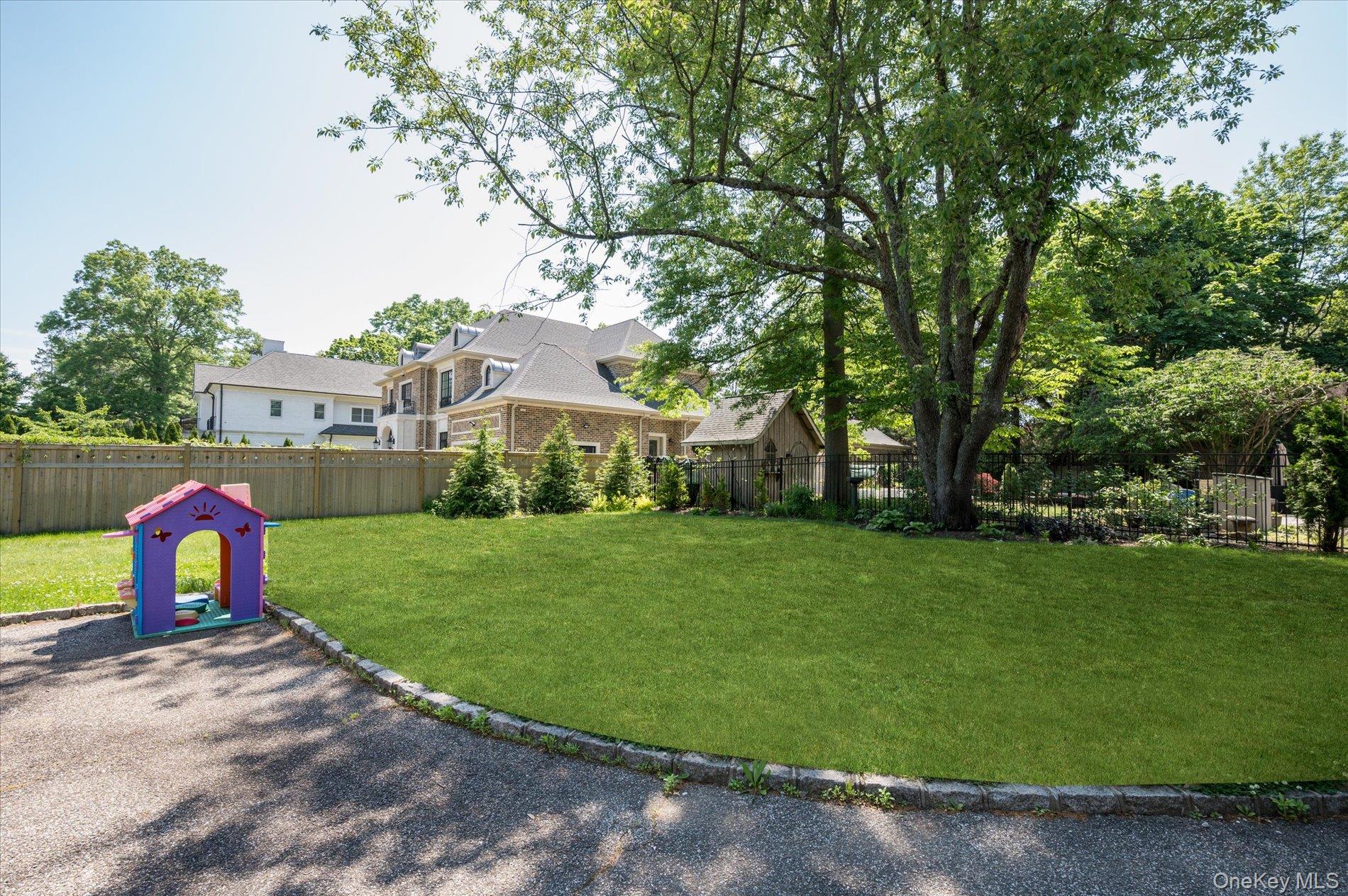 84 Allenwood Road Great Neck, NY 11023 - Photo 24 of 26