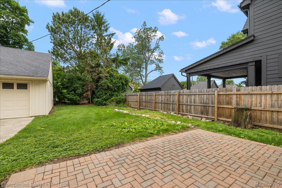 2635 Dorchester Road Birmingham, MI 48009 - Photo 40 of 44