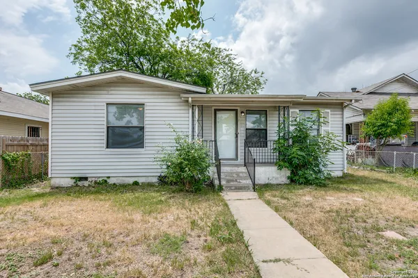 $1,350 | 142 Helena Street, San Antonio, TX 78204