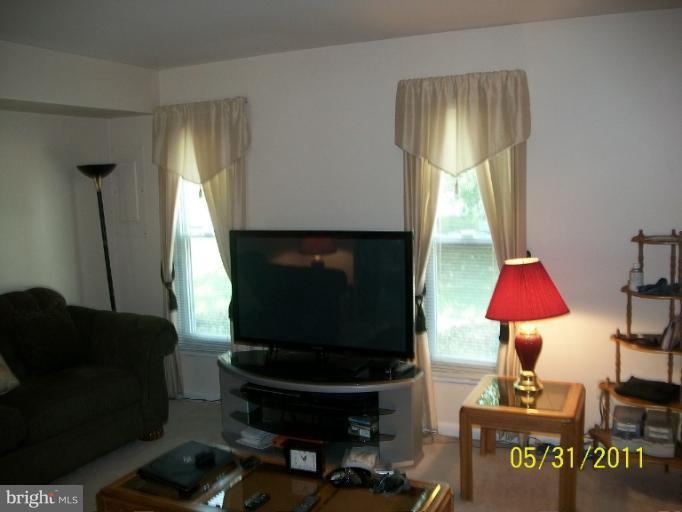 17632 Shady Spring Terrace Gaithersburg, MD 20877 - Photo 6 of 17 Living Room