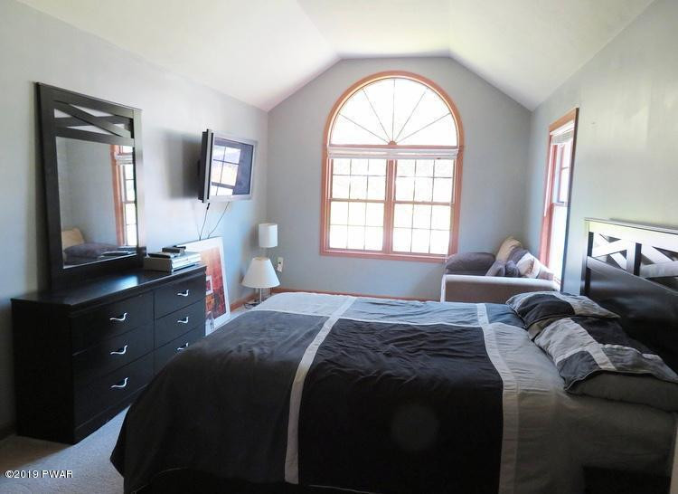 4288 Pine Ridge Drive East Bushkill, PA 18324 - Photo 13 of 20 m brm