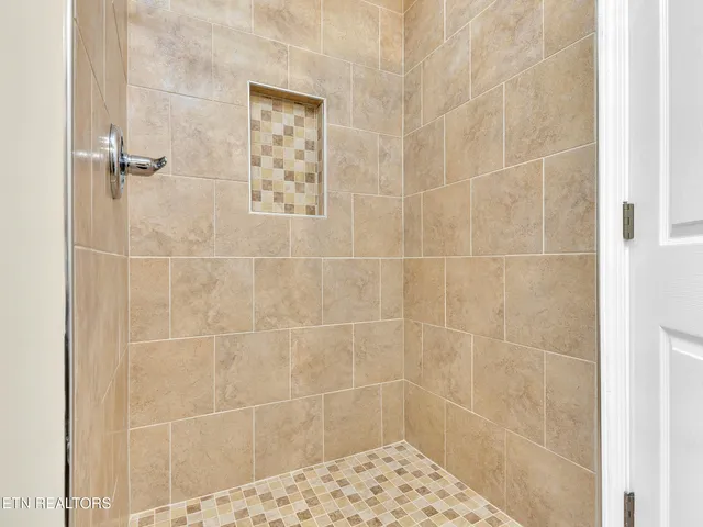 $769,000 | 2024 Cravens Drive, Crossville, TN 38572