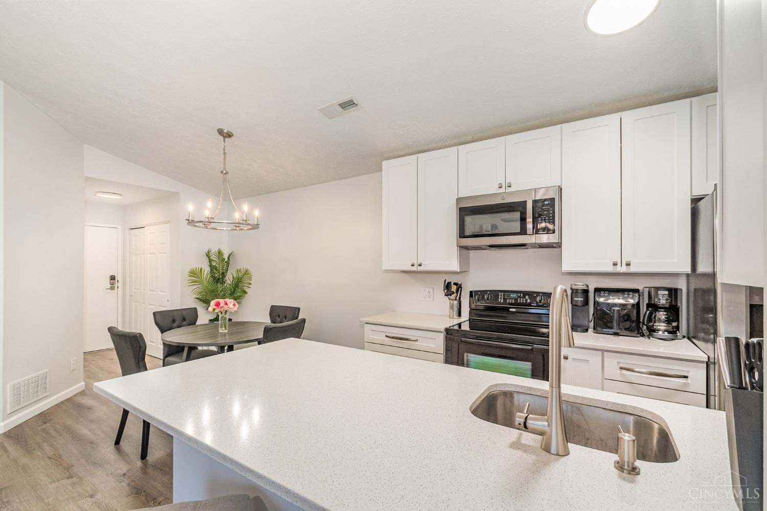 7641 Montgomery Road, Unit 6 Cincinnati, OH 45236 - Photo 5 of 21 Gallery Image 5