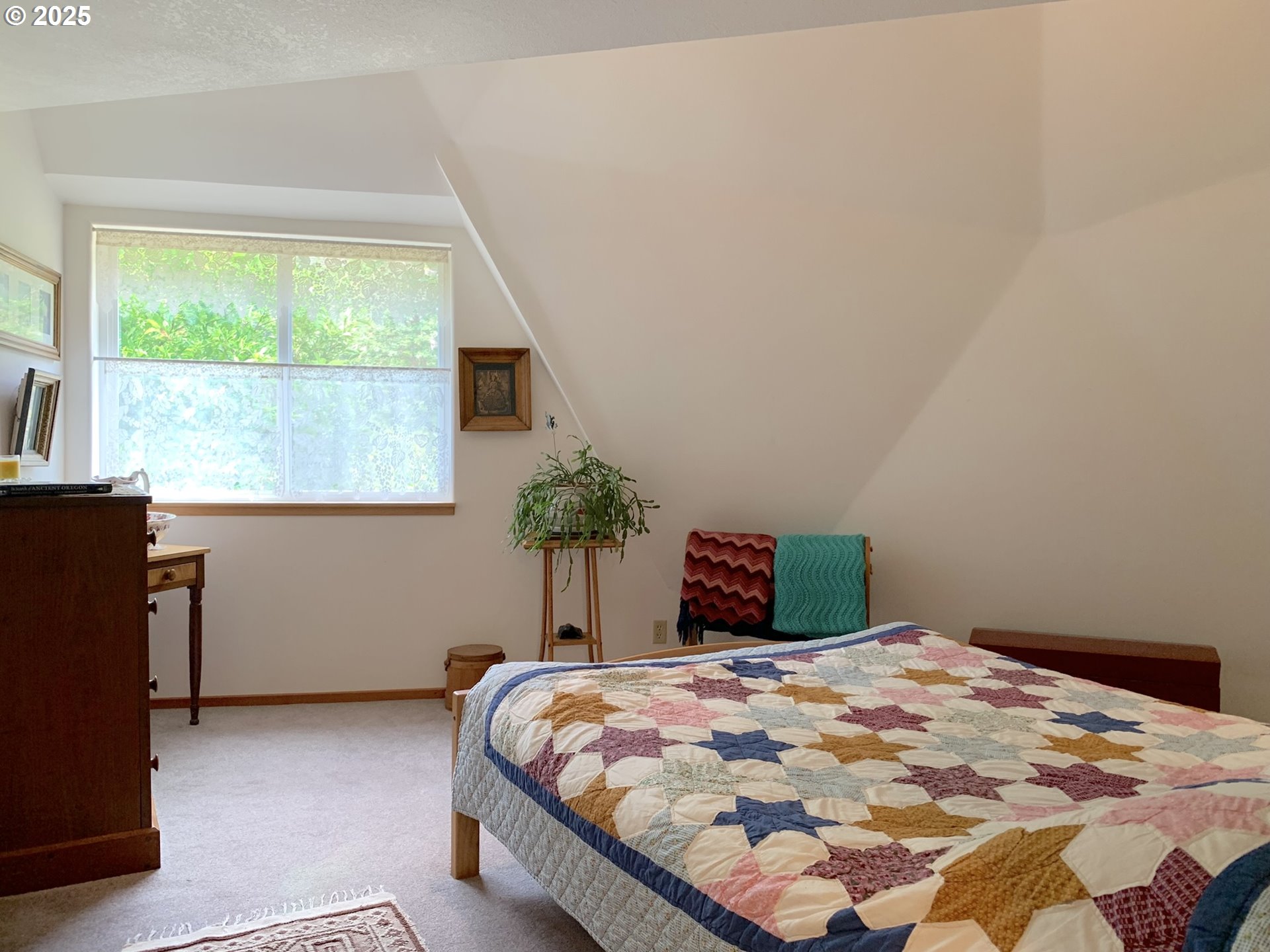 23555 Suttle Road Veneta, OR 97487 - Photo 15 of 48 Bedroom