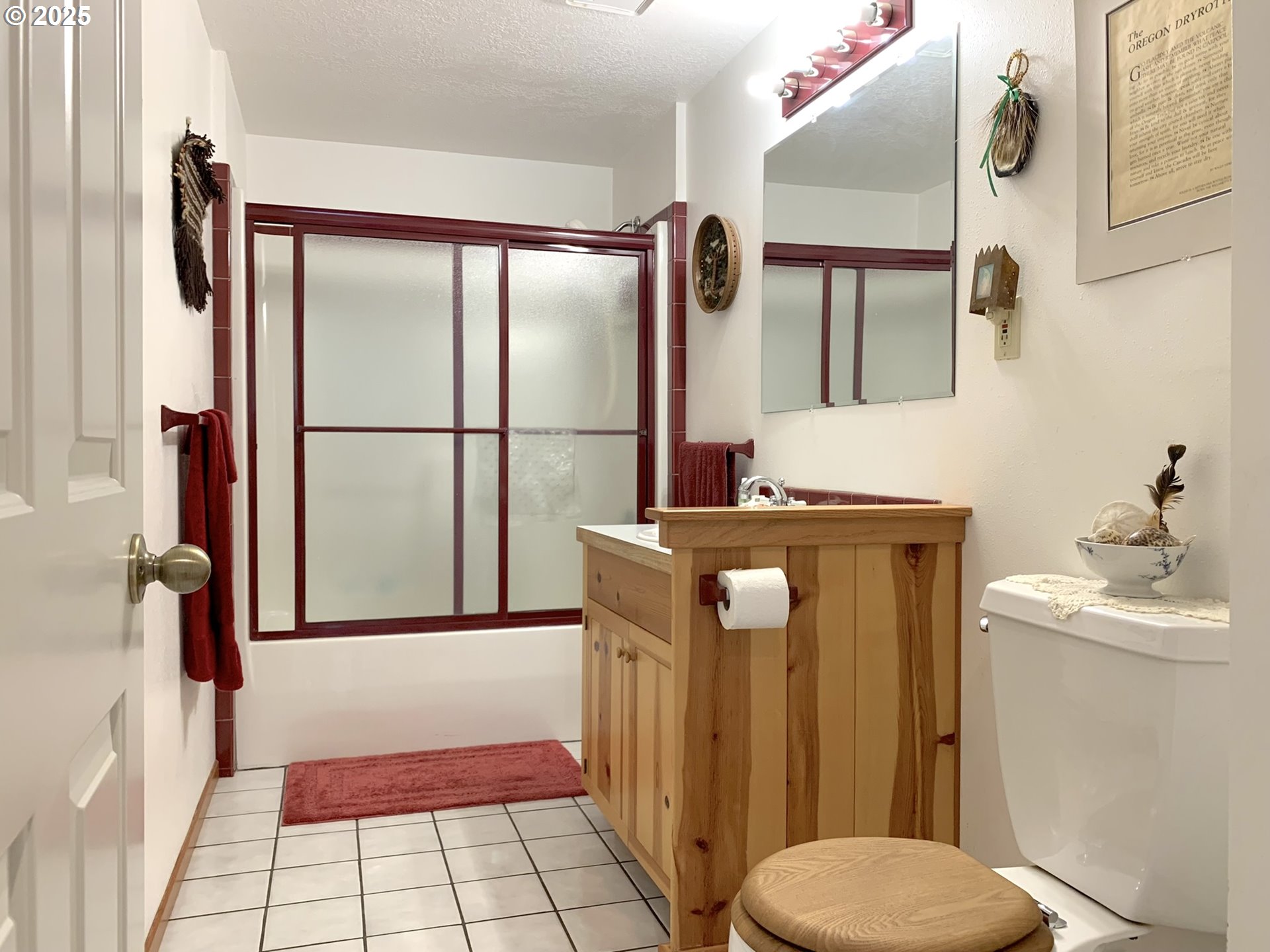 23555 Suttle Road Veneta, OR 97487 - Photo 16 of 48 Bathroom