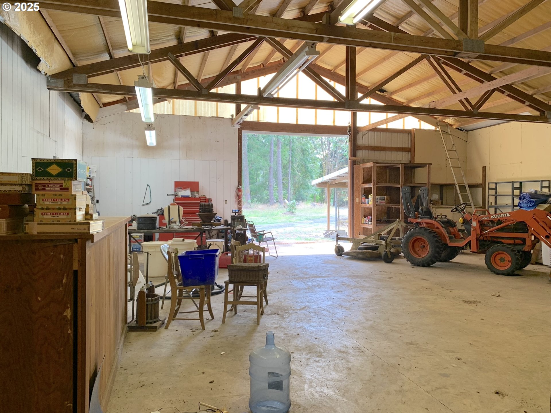 23555 Suttle Road Veneta, OR 97487 - Photo 33 of 48 Barn