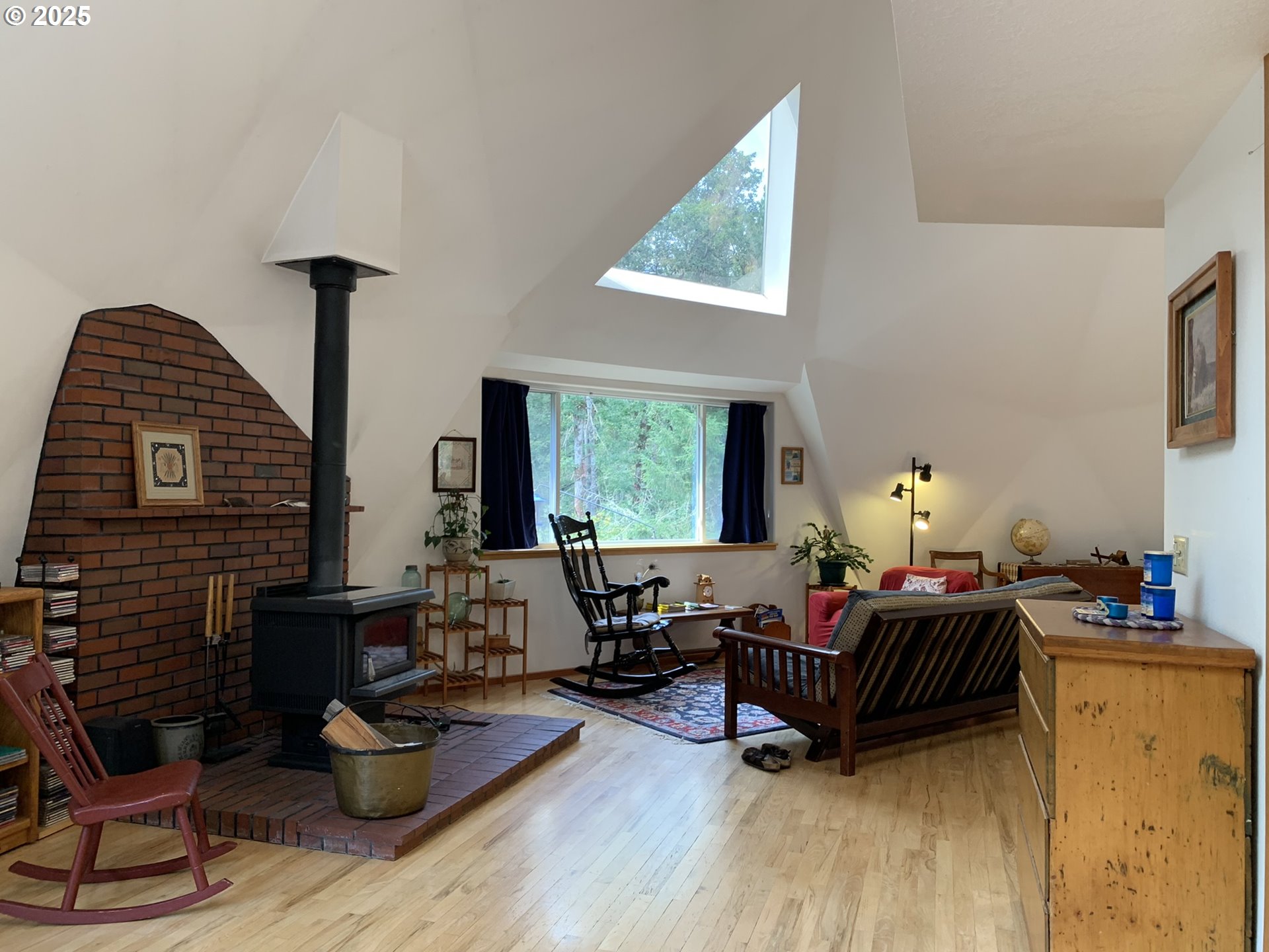 23555 Suttle Road Veneta, OR 97487 - Photo 8 of 48 Living Room