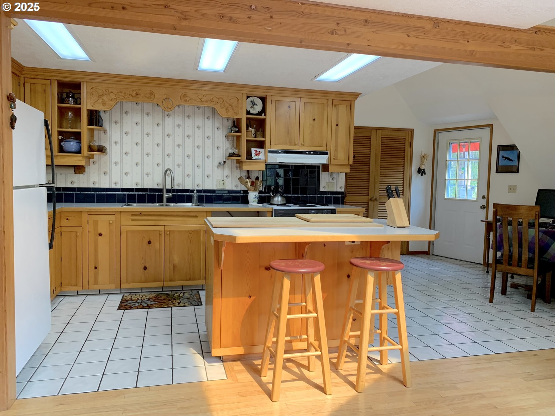 23555 Suttle Road Veneta, OR 97487 - Photo 9 of 48 Kitchen/Nook