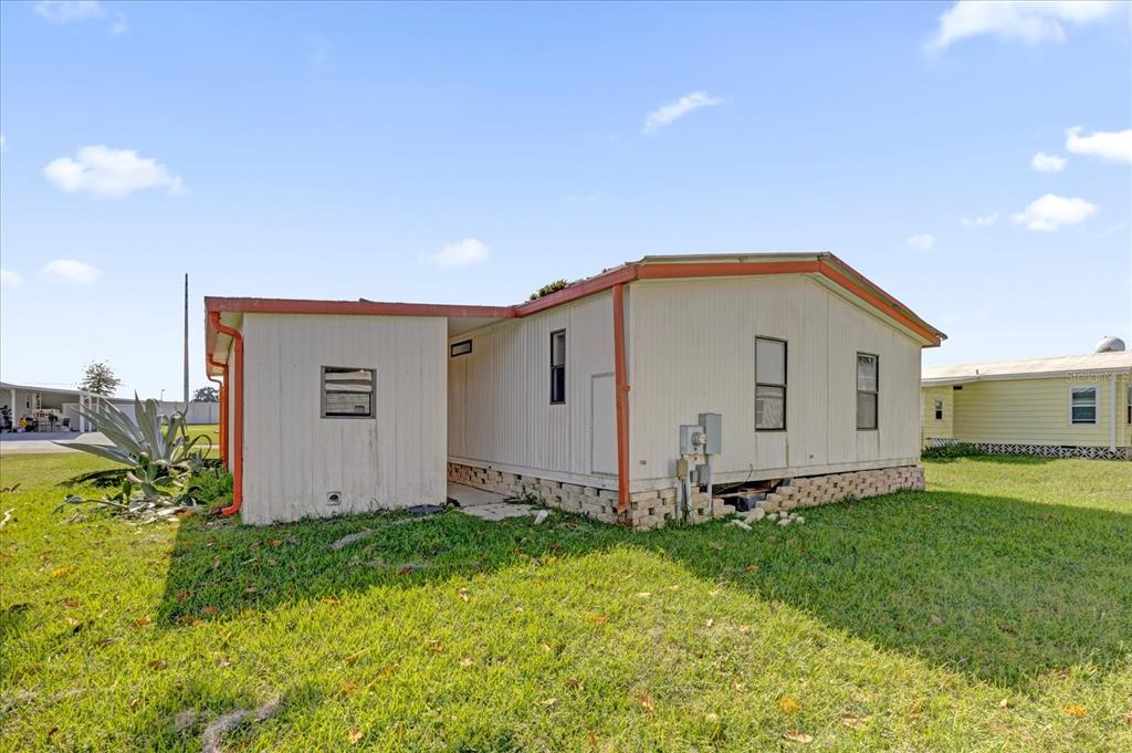 415 South Timber Trail Wildwood, FL 34785 - Photo 25 of 52 a view of a backyard with potted plants and wooden fence