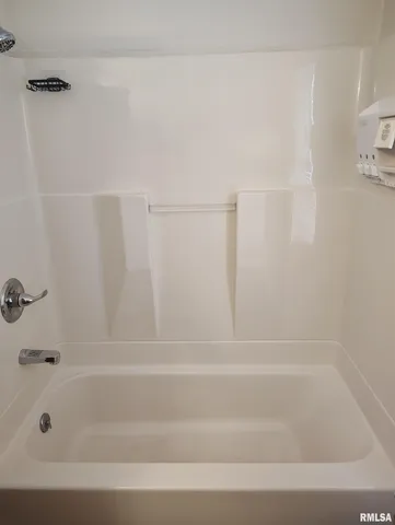 $95,900 | 702 North Ave C, Canton, IL 61520