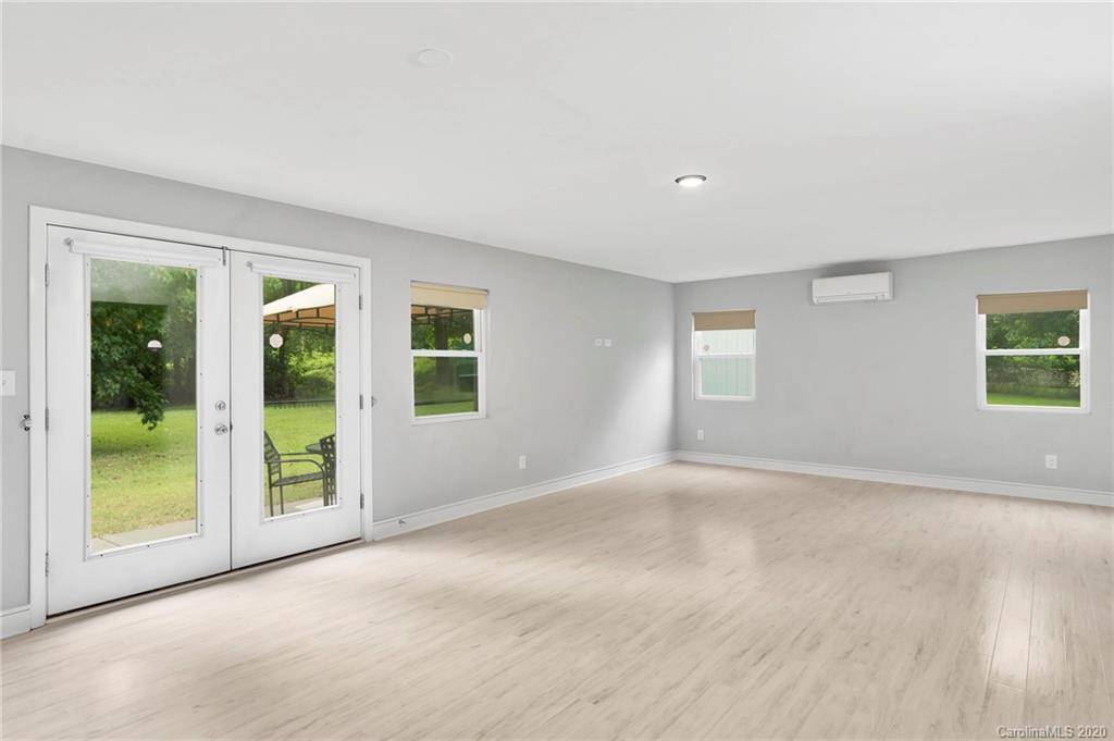 6200 Ropley Court Charlotte, NC 28211 - Photo 13 of 30 a view of an empty room with window