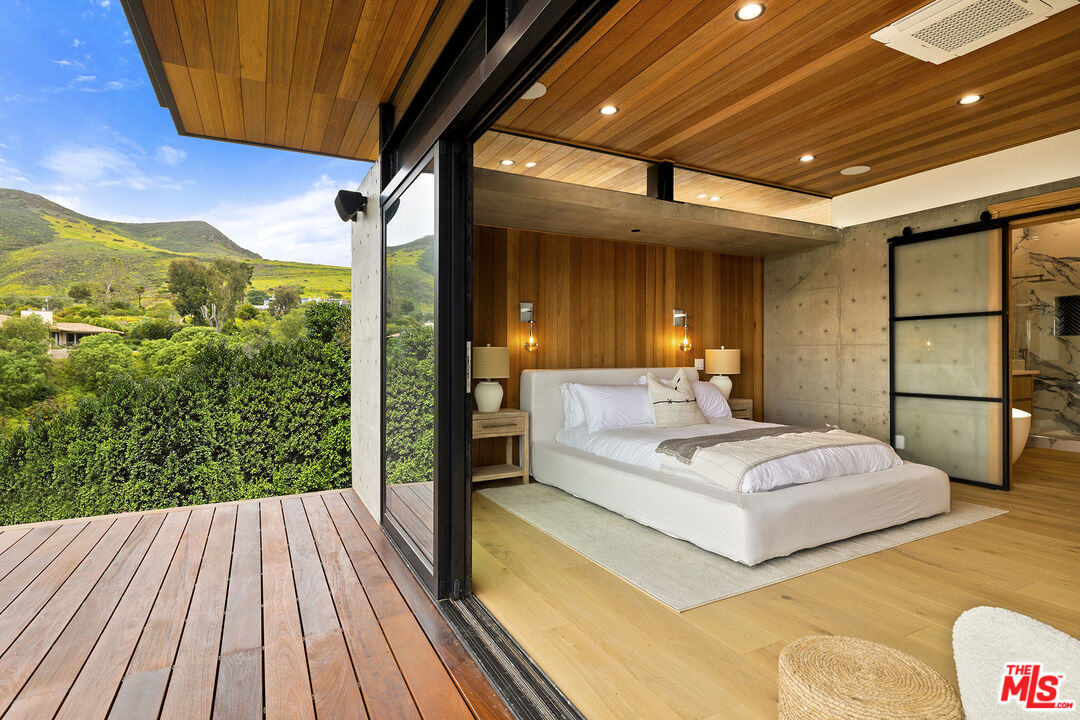 5707 Busch Drive Malibu, CA 90265 - Photo 17 of 35