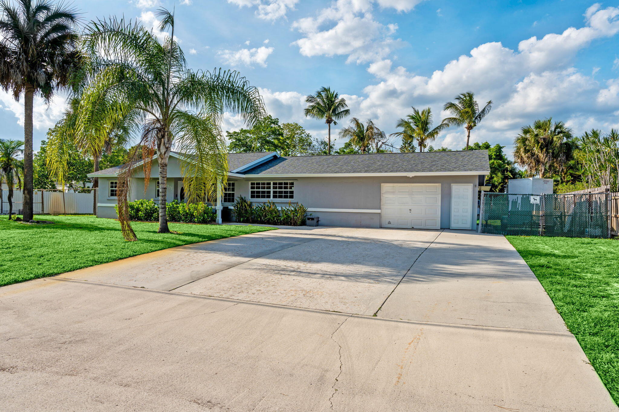 6537 Monmouth Road West Palm Beach, FL 33413 - Photo 3 of 34 3-web-or-mls-A7404295
