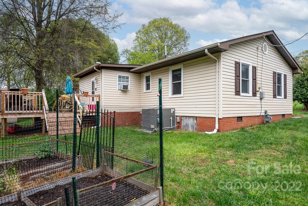626 Westside Terrace, Unit 5 Davidson, NC 28036 - Photo 18 of 24 a view of a house with a backyard