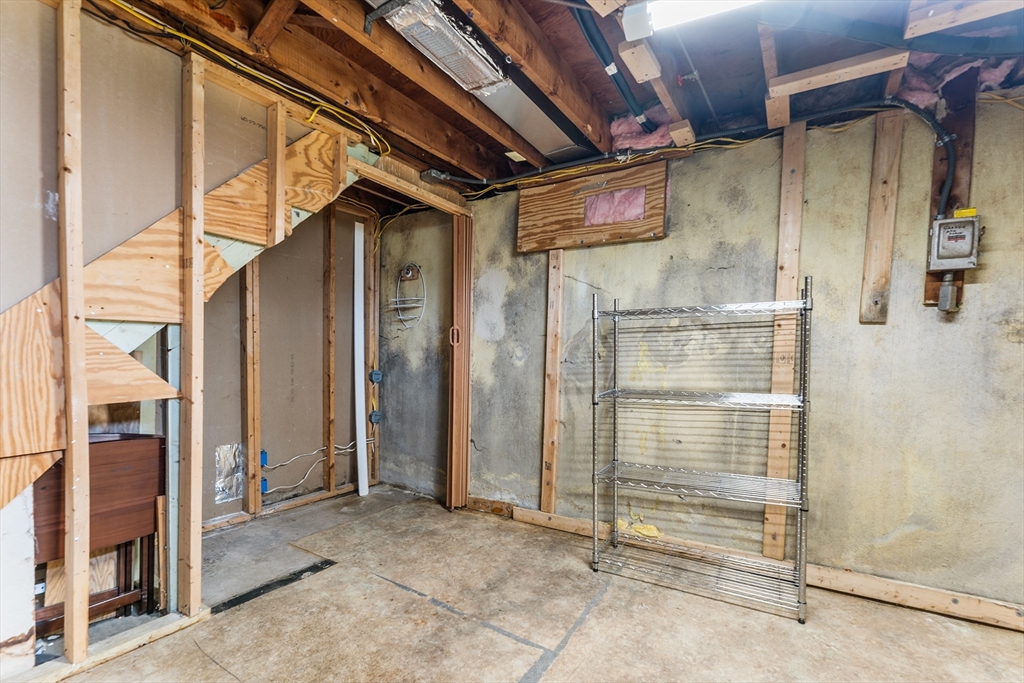 64 Rochford Circle Springfield, MA 01128 - Photo 22 of 36