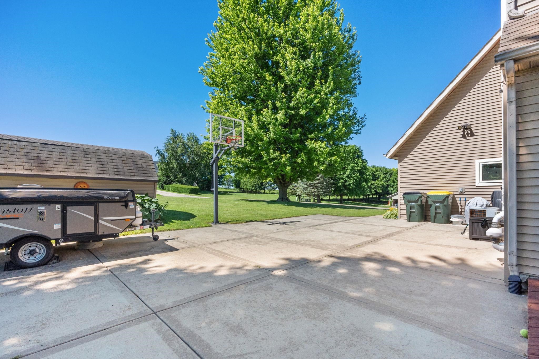 4032 Twin Ridgeway, WI 53582 - Photo 48 of 55 Gallery Image 48