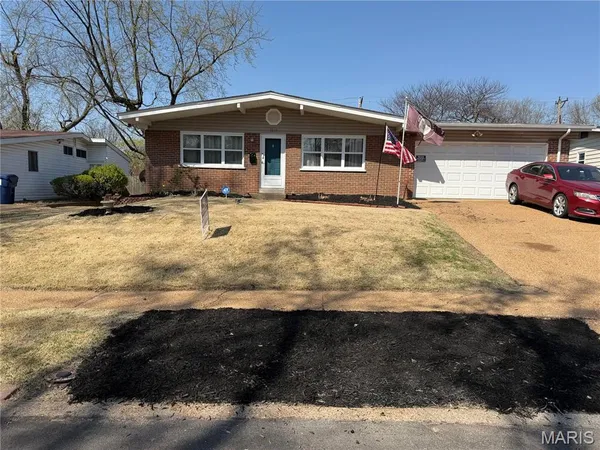 $215,000 | 1345 Hialeah Place, Florissant, MO 63033