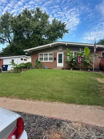 $215,000 | 1345 Hialeah Place, Florissant, MO 63033