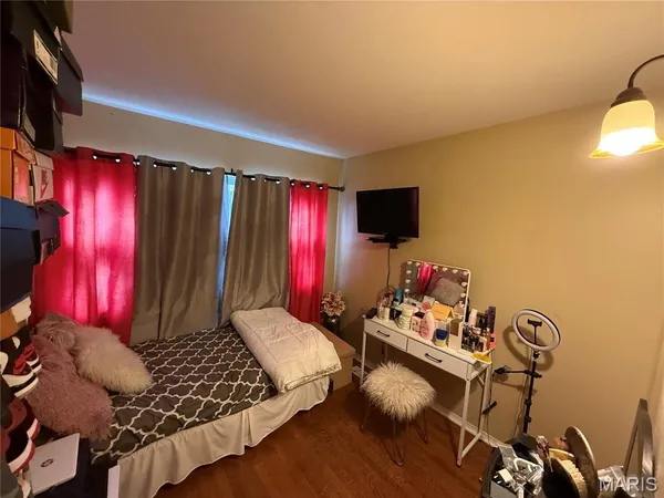 $215,000 | 1345 Hialeah Place, Florissant, MO 63033