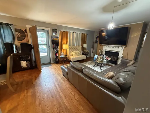 $215,000 | 1345 Hialeah Place, Florissant, MO 63033