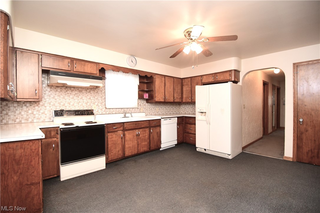 860 Meridian Street Akron, OH 44310 - Photo 7 of 23 Eat-in kitchen with plenty of cabinets
