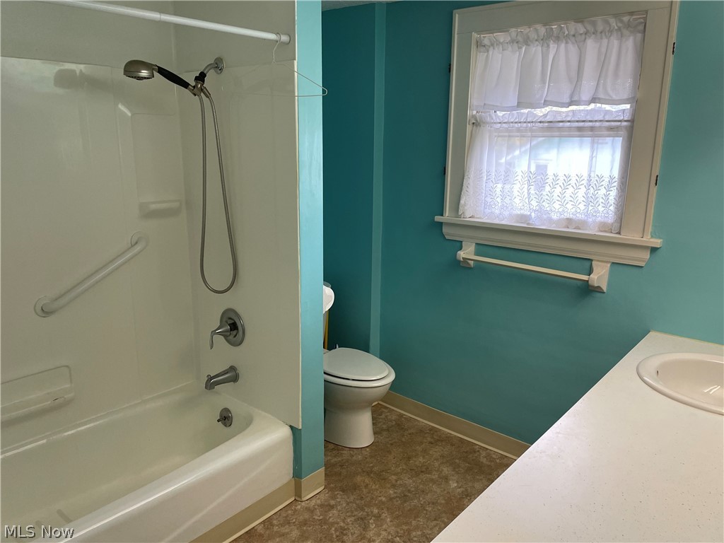 620 Garry Road Akron, OH 44305 - Photo 14 of 34 Main Bath