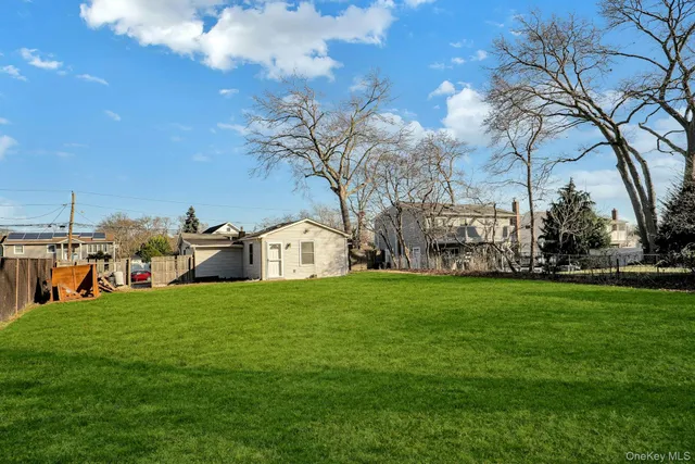 $475,000 | 669 East Drive, Lindenhurst, NY 11757