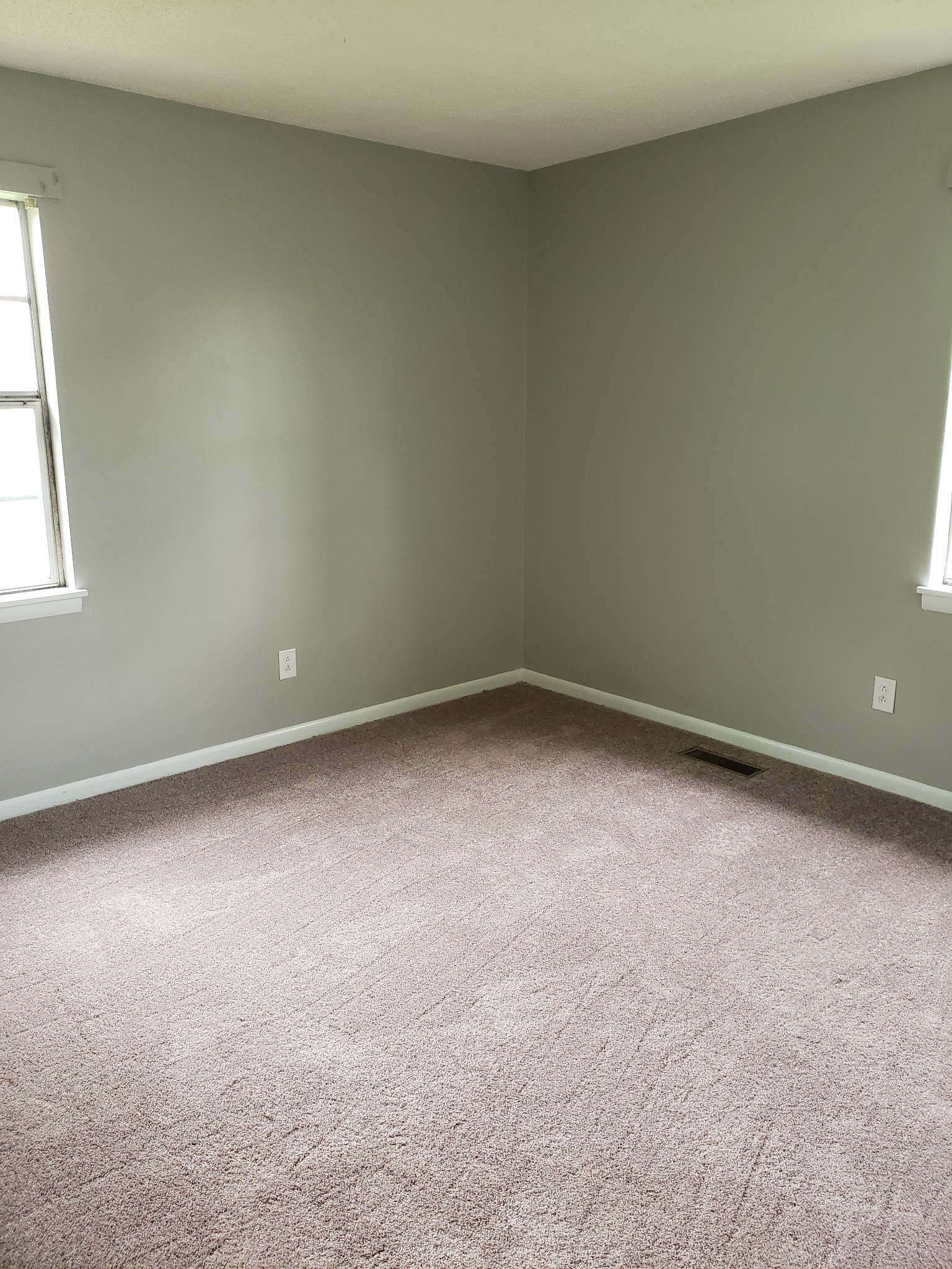 814 Miles Road Pulaski, TN 38478 - Photo 31 of 35 an empty room with a window