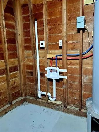 a view of entryway with outdoor area