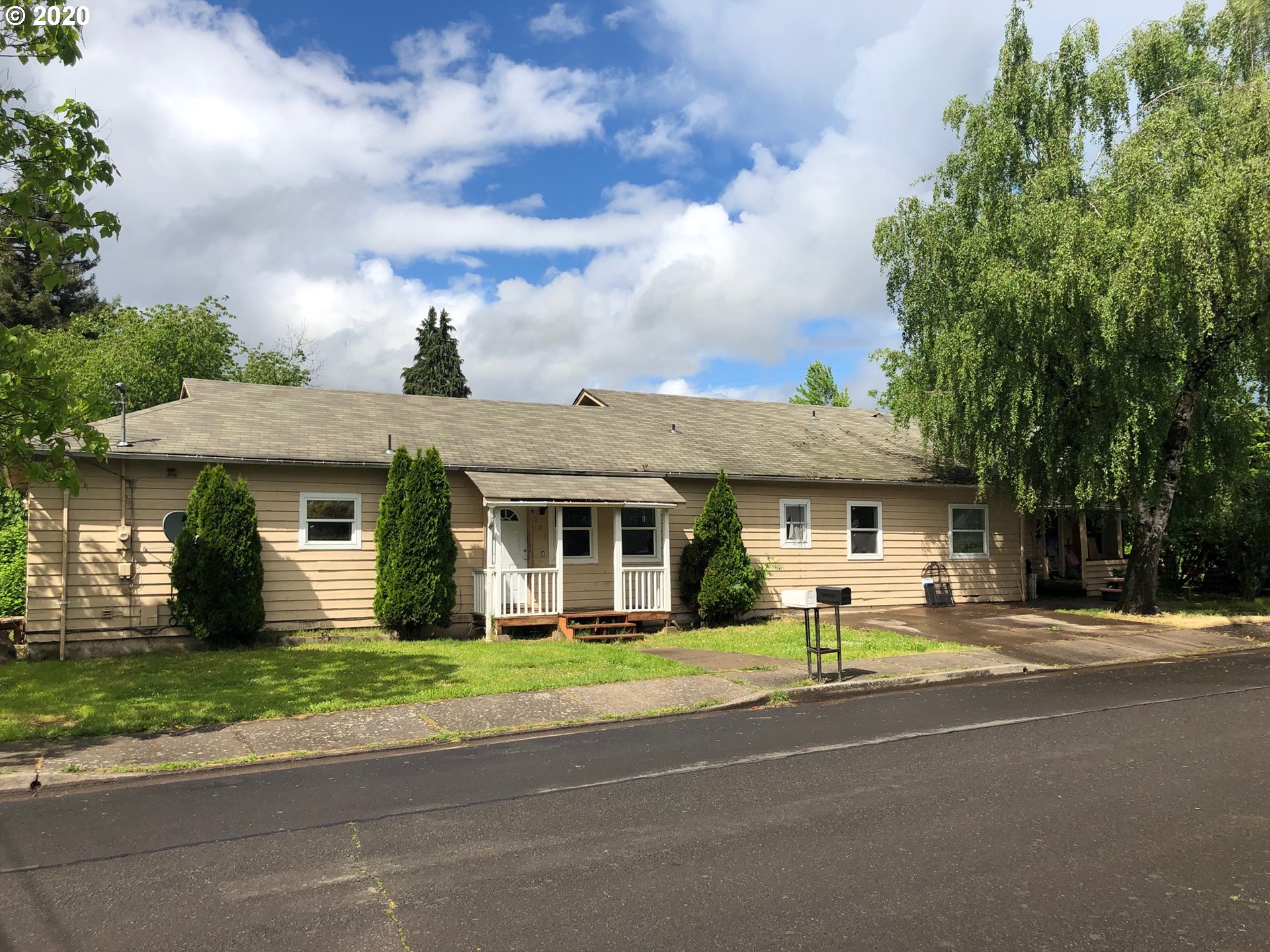 204 West J Street Springfield, OR 97477 - Photo 1 of 11