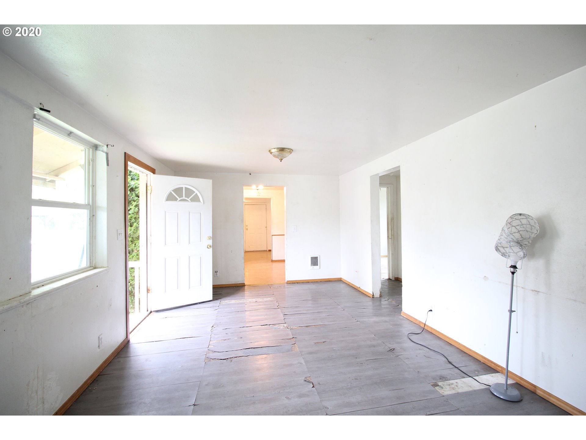 204 West J Street Springfield, OR 97477 - Photo 3 of 11