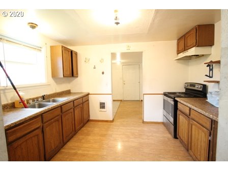 204 West J Street Springfield, OR 97477 - Photo 5 of 11