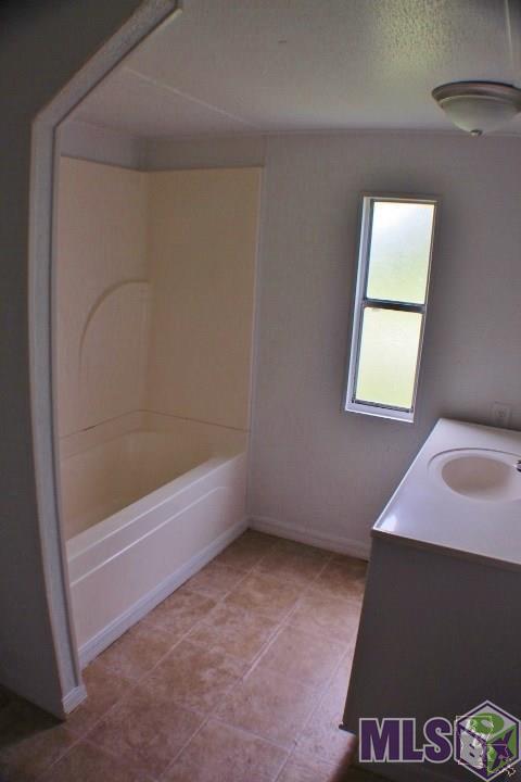982-983 Aragon Road Montegut, LA 70377 - Photo 42 of 45 Hall Bathroom for Batture Mobile Home
