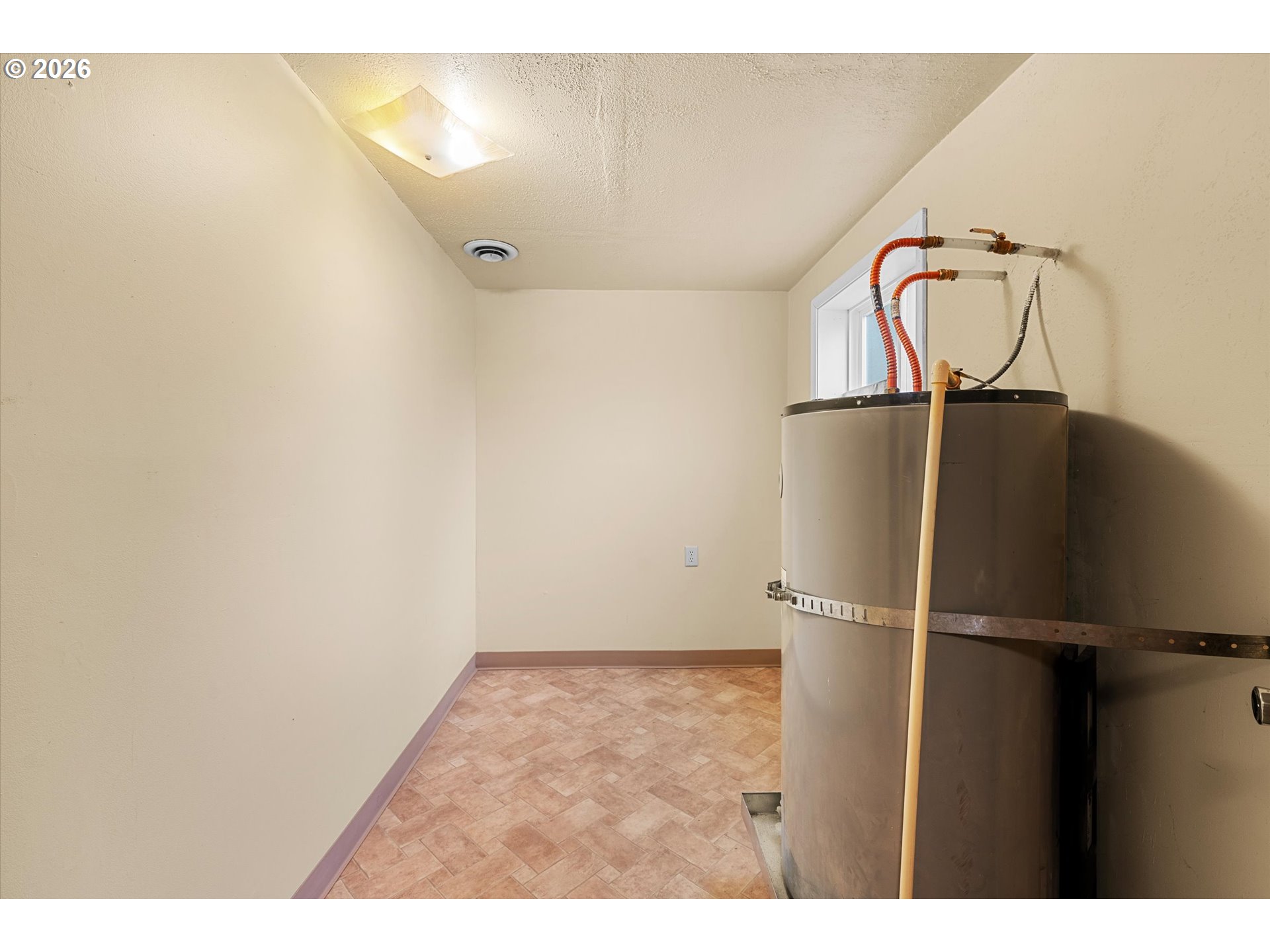 3235 Southeast Silver Springs Road Milwaukie, OR 97222 - Photo 24 of 32 a picture of a room