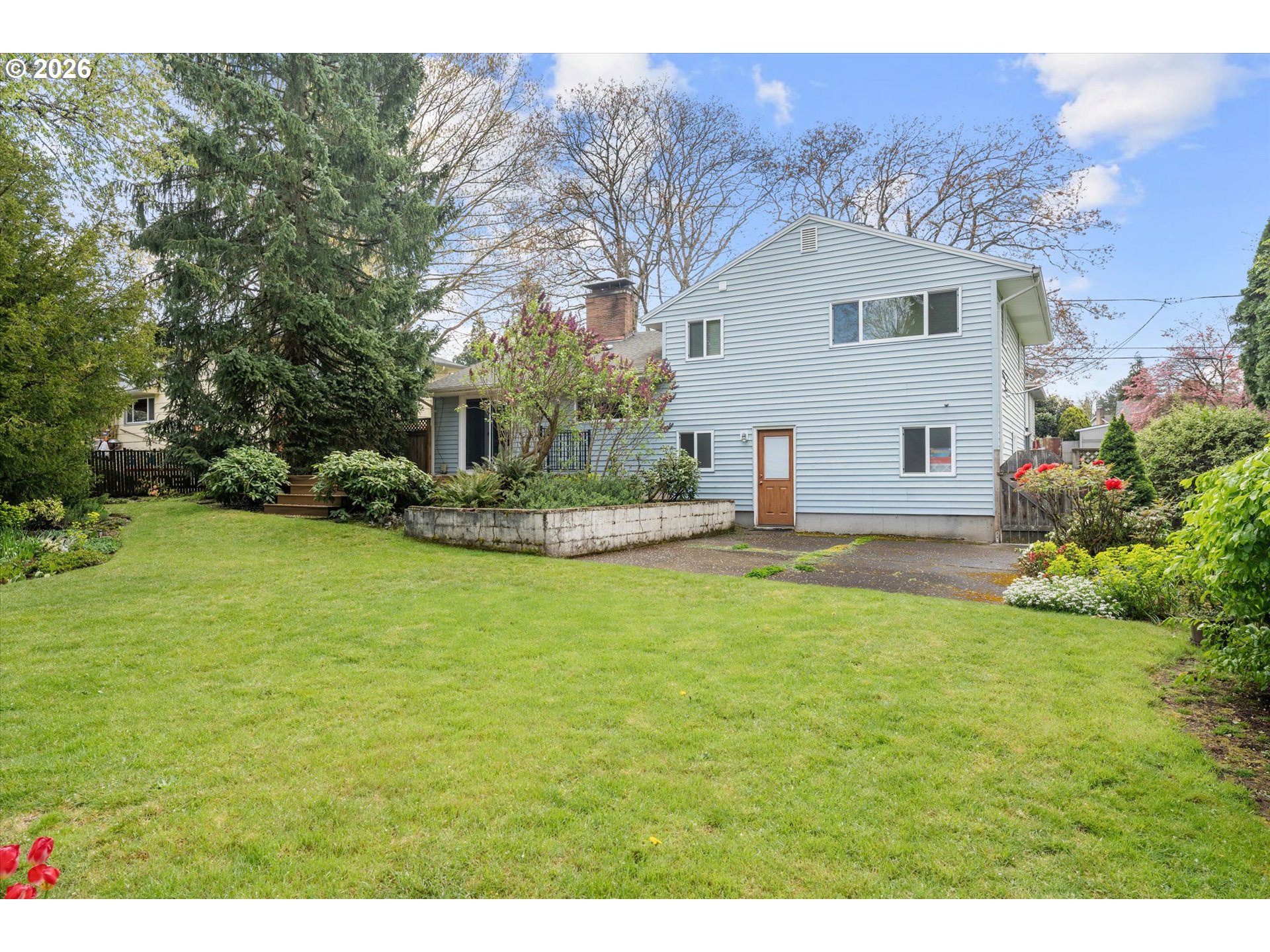 3235 Southeast Silver Springs Road Milwaukie, OR 97222 - Photo 27 of 32 a house view with a garden space