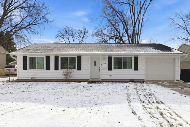 $318,000 | 733 Oriole Drive, Streamwood, IL 60107