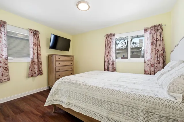 $318,000 | 733 Oriole Drive, Streamwood, IL 60107