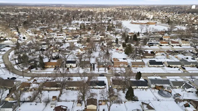 $318,000 | 733 Oriole Drive, Streamwood, IL 60107