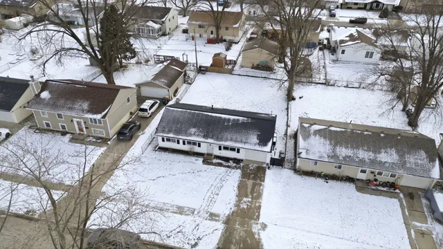 $318,000 | 733 Oriole Drive, Streamwood, IL 60107