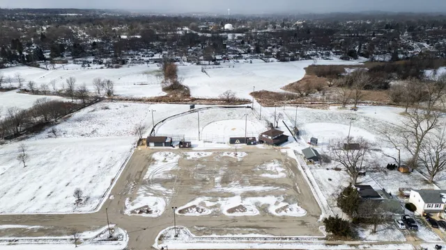 $318,000 | 733 Oriole Drive, Streamwood, IL 60107