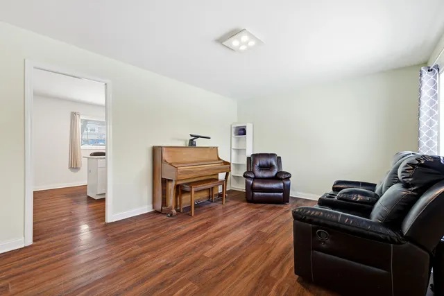 $318,000 | 733 Oriole Drive, Streamwood, IL 60107