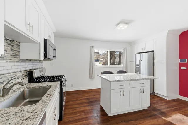 $318,000 | 733 Oriole Drive, Streamwood, IL 60107