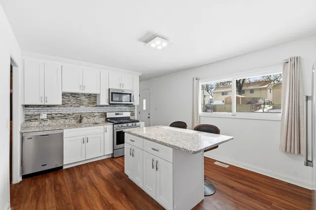 $318,000 | 733 Oriole Drive, Streamwood, IL 60107