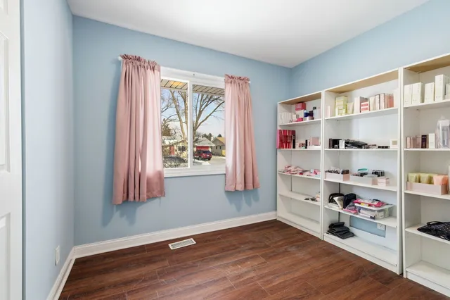 $318,000 | 733 Oriole Drive, Streamwood, IL 60107