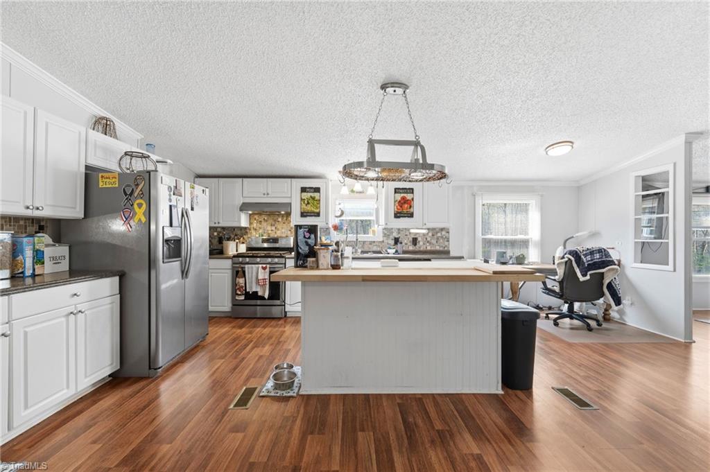 1011 Comer Road Stoneville, NC 27048 - Photo 6 of 37 Kitchen